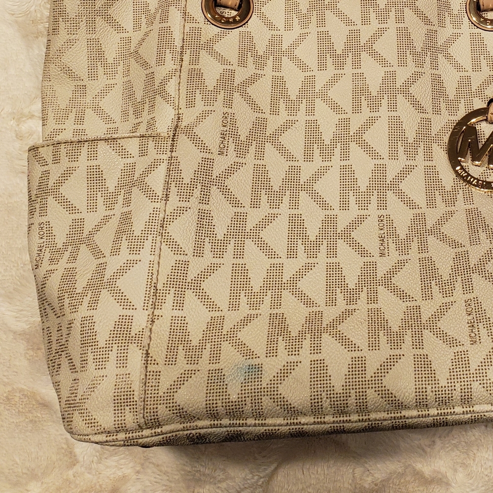 Michael KorsPurse & Wallet - Picture 3 of 3